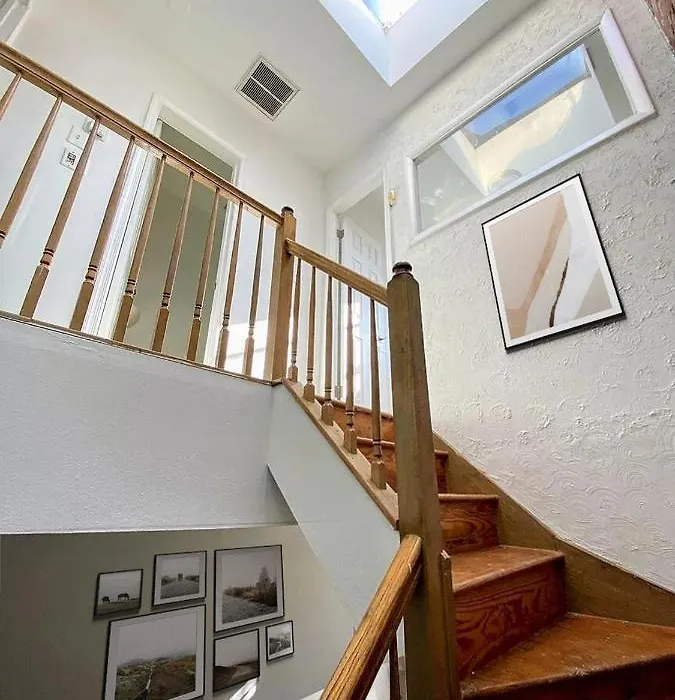 Spacious, Elegant & Cozy ~ Capitol Hill ~ Queen Bed-1